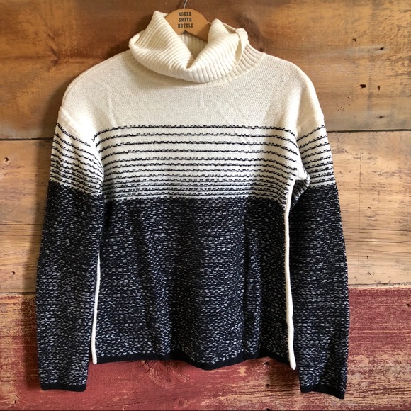 Athleta Sweaters - Athleta merino wool sweater